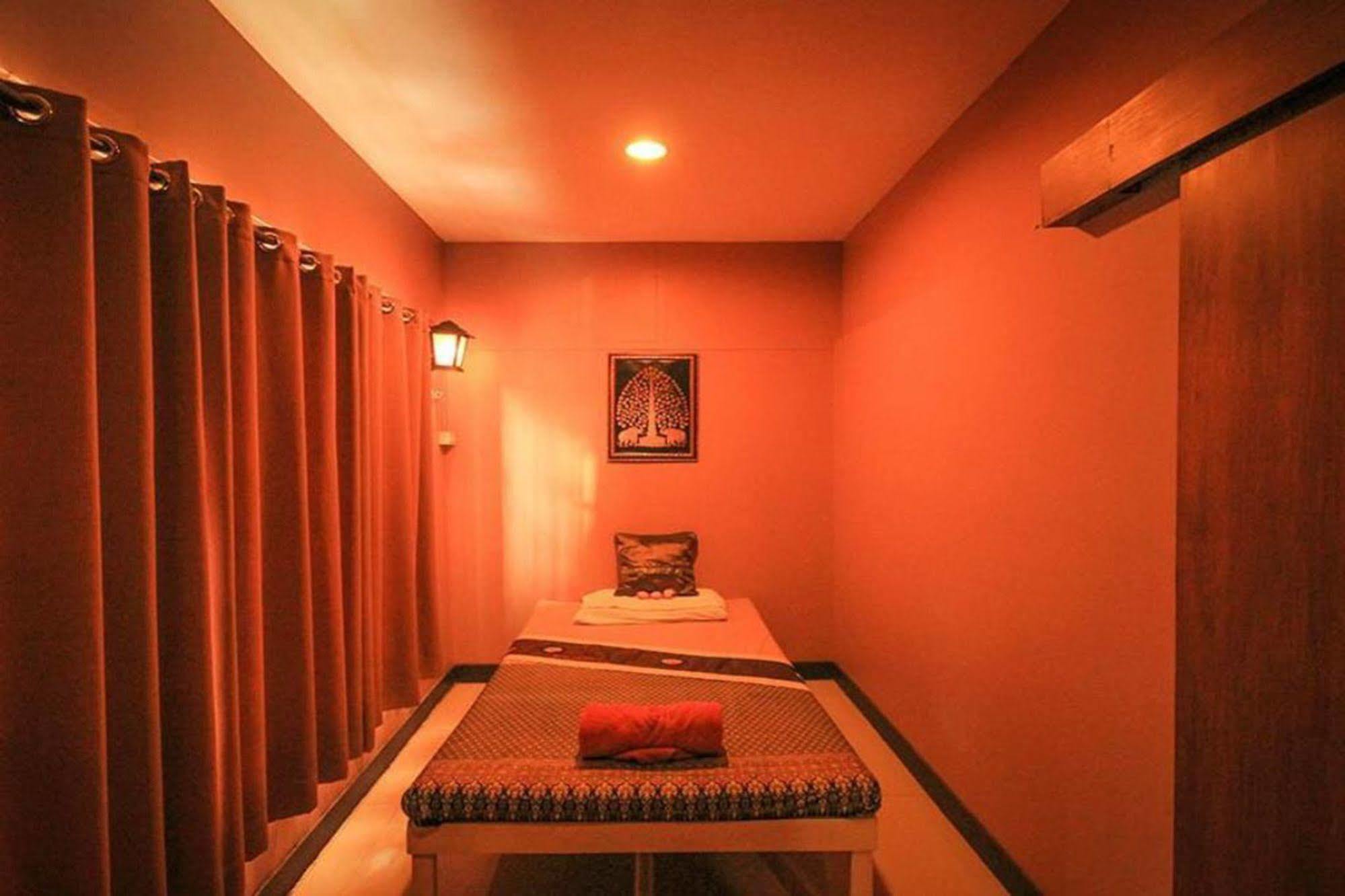 Waratee Spa Resort Villa Bangkok Buitenkant foto